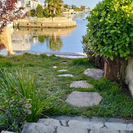 Maison Au Bord De L'eau *