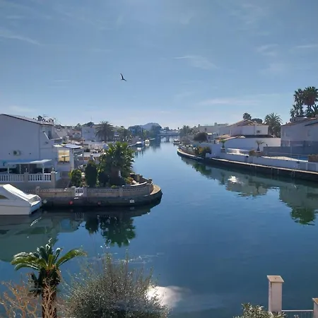 Maison Au Bord De L'eau *